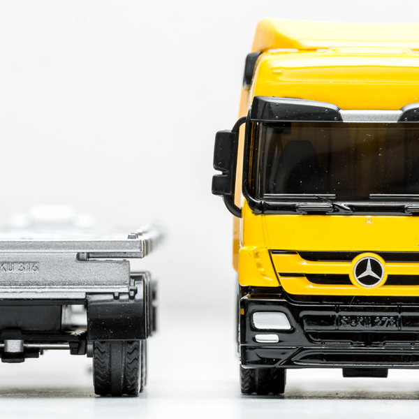 Φορτηγό Mercedes-Benz Actros με 2 κοντέινερ